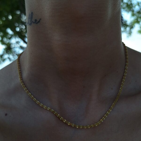 Simple gold chain